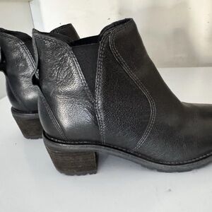 Black Leather Ankle Boots LL Bean  Beautiful Heeled Y2K Western